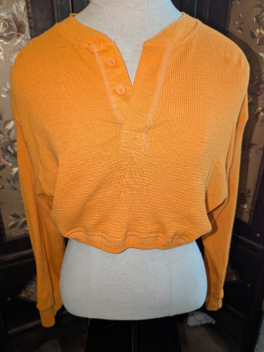 BDG Urban Outfitters NWT Orange Waffle Knit Cropped Henley Long Sleeve Top S